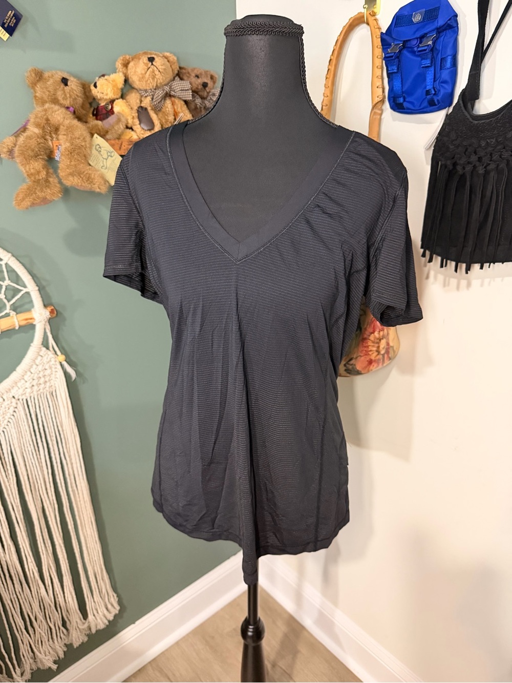 lululemon athletica Black V-Neck Short Sleeve Tee Size 10